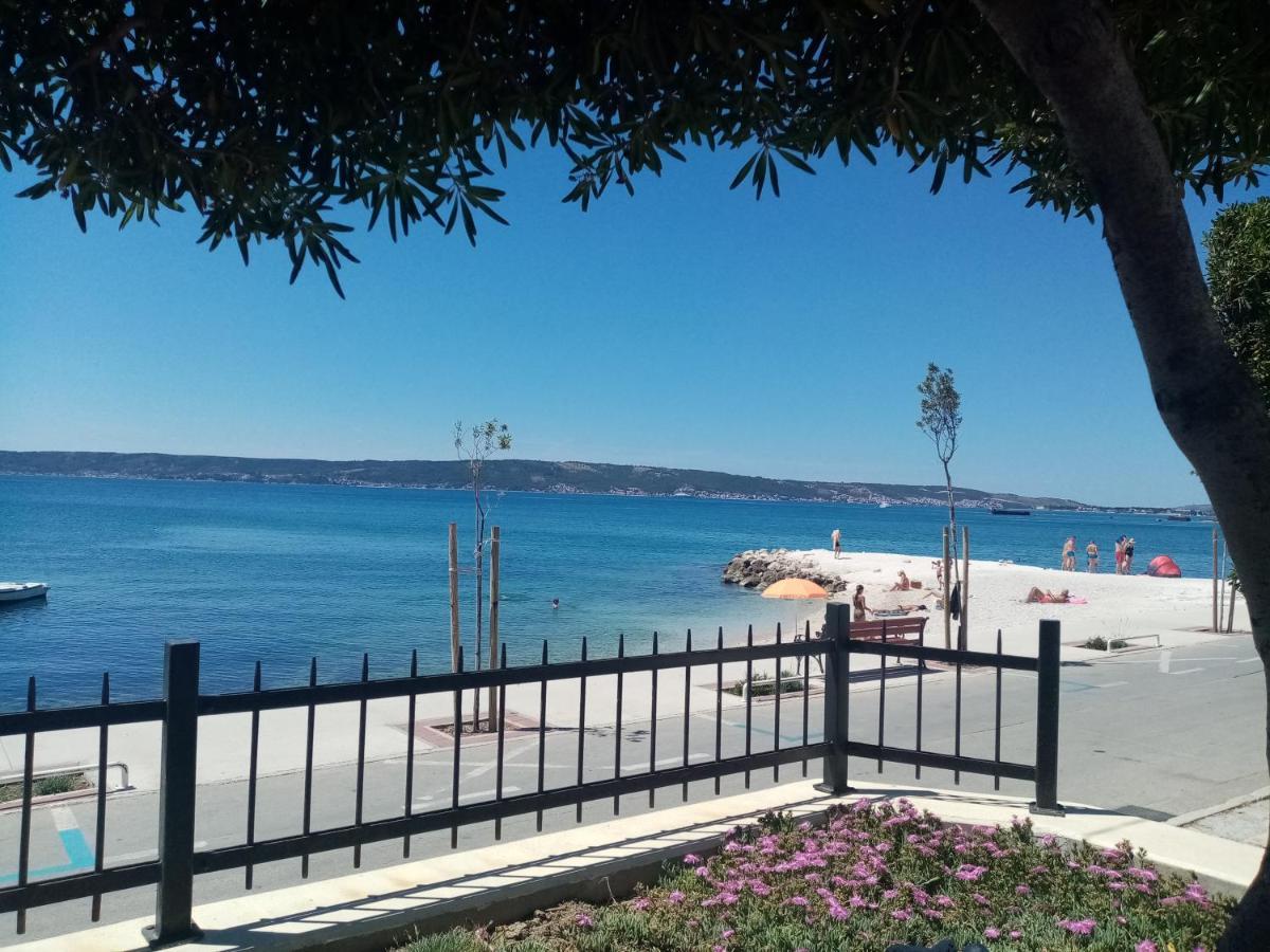 Apartman Ll S Pogledom I Izmedu Splita I Trogira Su Kastela Dalmacija Hrvatska Екстер'єр фото