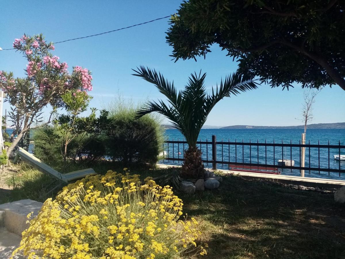 Apartman Ll S Pogledom I Izmedu Splita I Trogira Su Kastela Dalmacija Hrvatska Екстер'єр фото