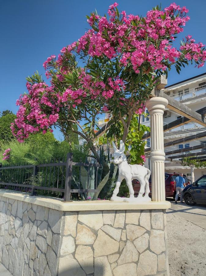 Apartman Ll S Pogledom I Izmedu Splita I Trogira Su Kastela Dalmacija Hrvatska Екстер'єр фото