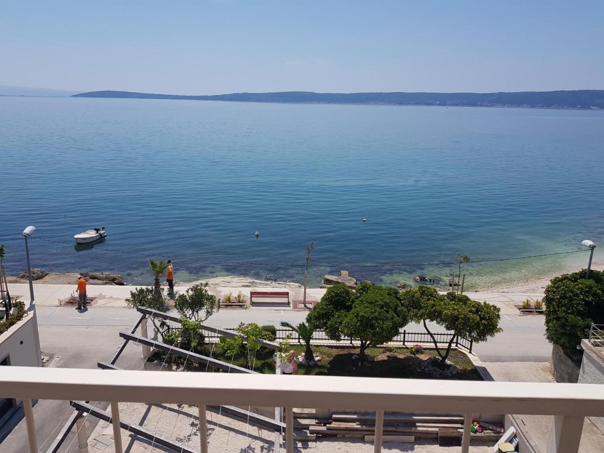 Apartman Ll S Pogledom I Izmedu Splita I Trogira Su Kastela Dalmacija Hrvatska Екстер'єр фото