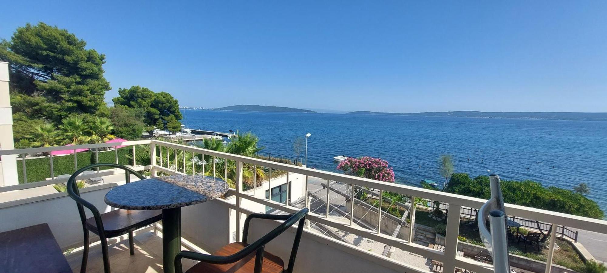 Apartman Ll S Pogledom I Izmedu Splita I Trogira Su Kastela Dalmacija Hrvatska Екстер'єр фото